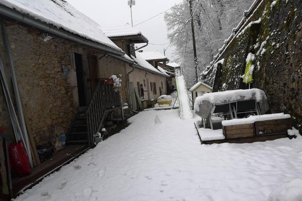 Le Portougais, chalet à Chanaz, la petite Venise savoyarde Esterno foto